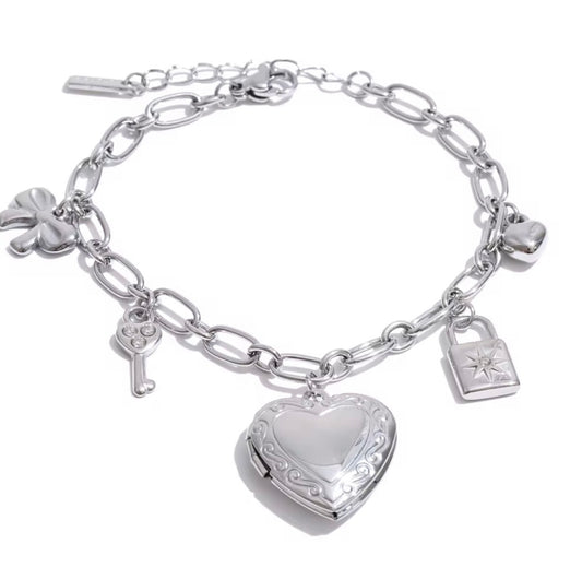 Corazón de la Suerte Locket
